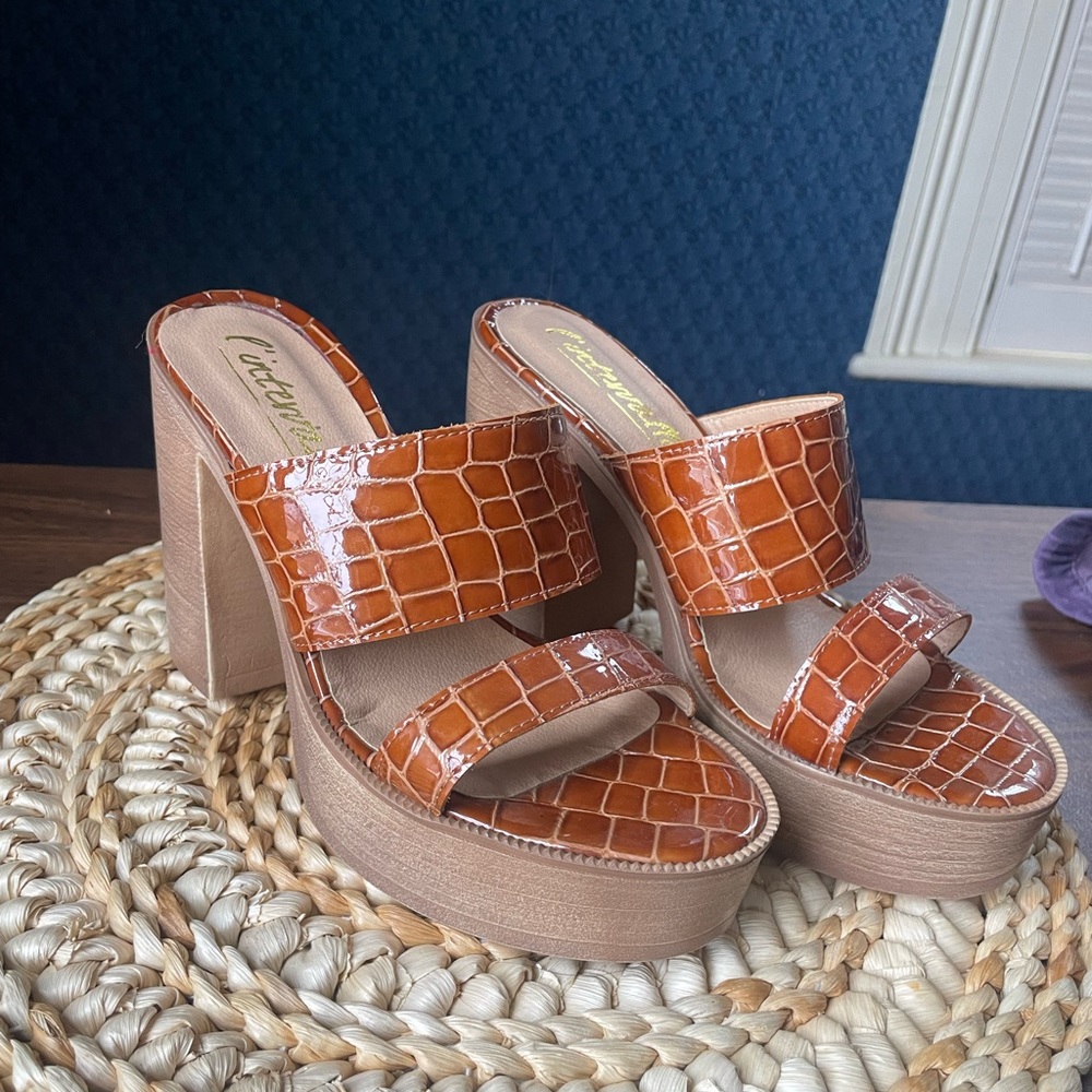 L’intervalle Women’s Size 38 platform sandal Brown Chunky Euro Retro Summer Heel